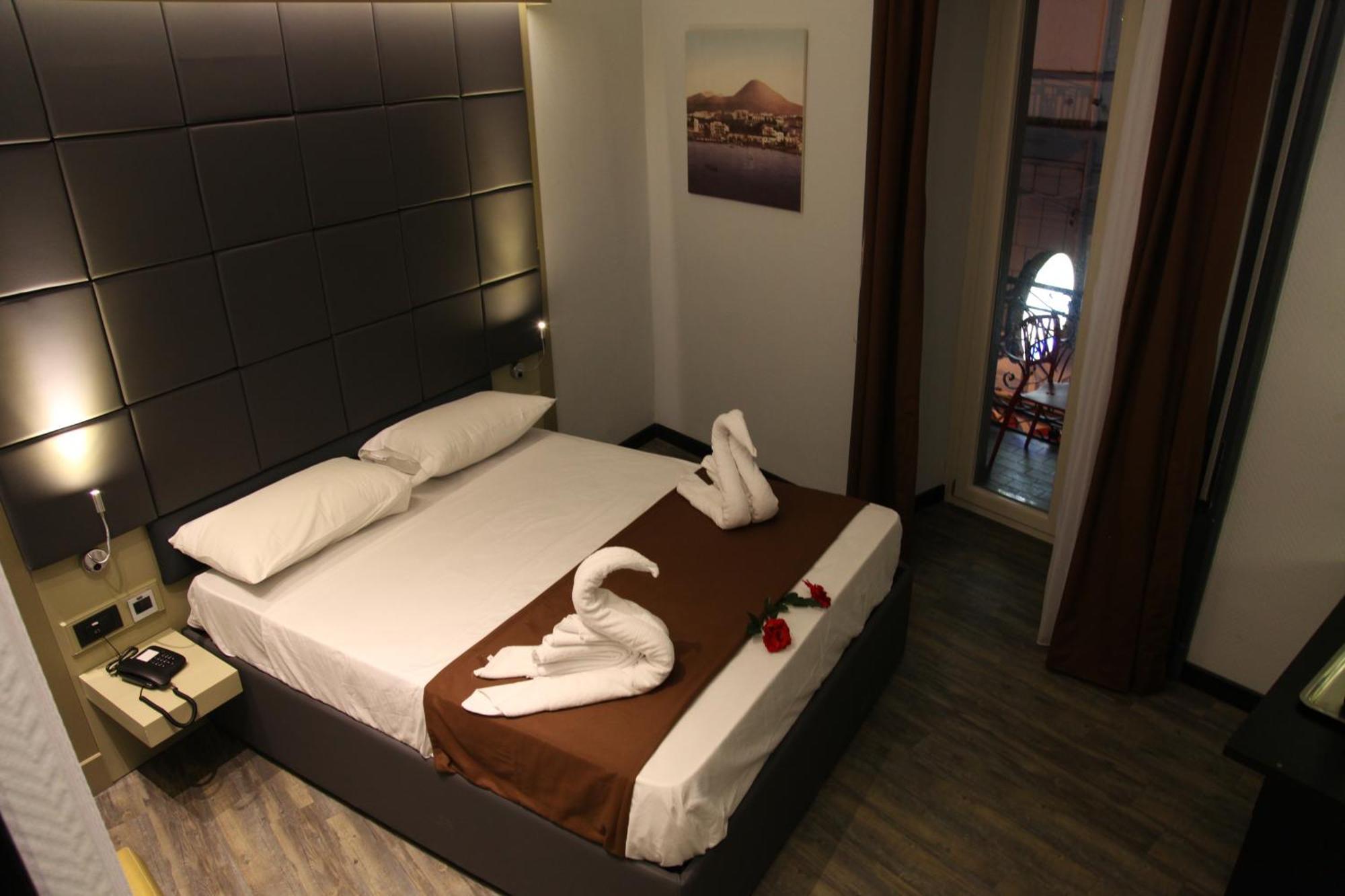 Dolce Vita Rooms Napoli Exterior foto
